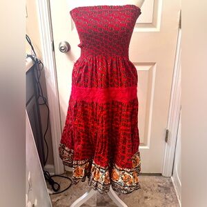 Red sleeveless tube top dress. Red print